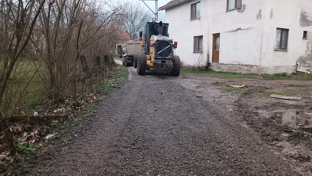 Köy yollarında yoğun çalışma