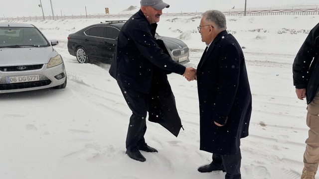 Başkan Büyükkılıç, Erciyes Kayak Merkezi'nde esnafı ziyaret etti