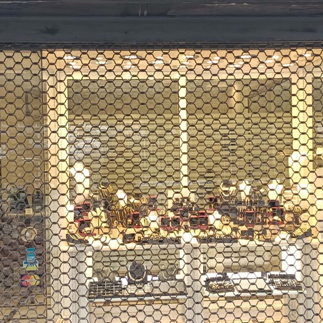 Son anda kapıyı kapatan kuyumcu, soygunu önledi