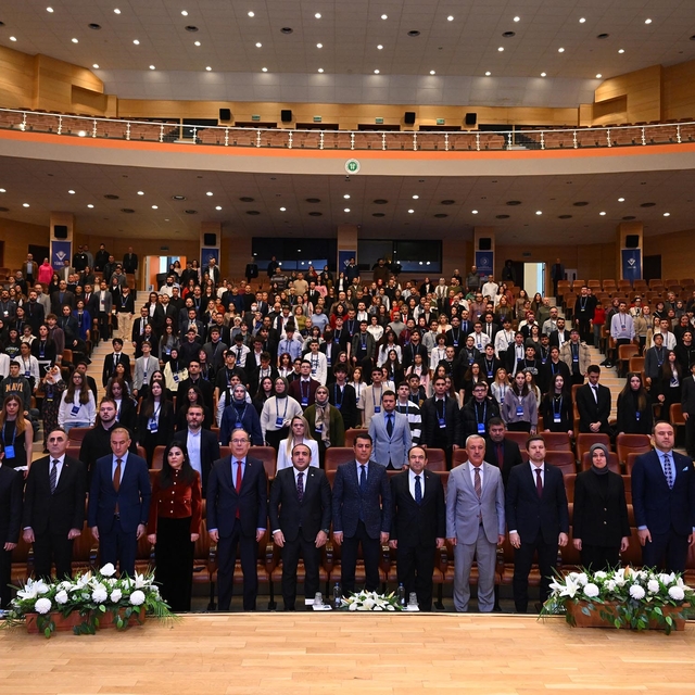 Genç bilim insanları projelerini yarıştırdı