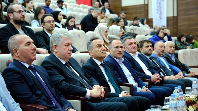 TOGÜ'de "Değişen dünya ve eğitim" söyleşisi