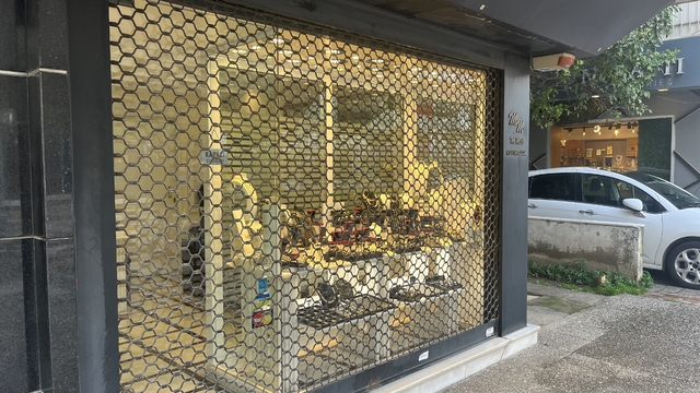 İzmir'de kuyumcuya silahlı soygun girişimi
Konak'taki soygun girişimi kamerada