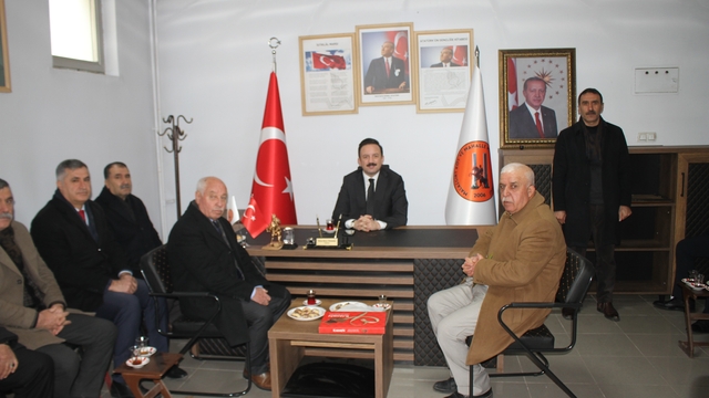 Malazgirt Kaymakamı Bayram'dan muhtarlara ziyaret