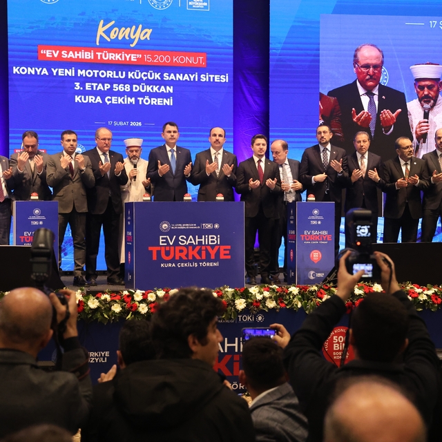 Bakan Kurum: "Biz lafla değil, eserle konuşuyoruz"
Konya'da 15 bin 200 konu...