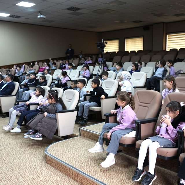 İlkokul öğrencileri Erenler Belediyesi'nde