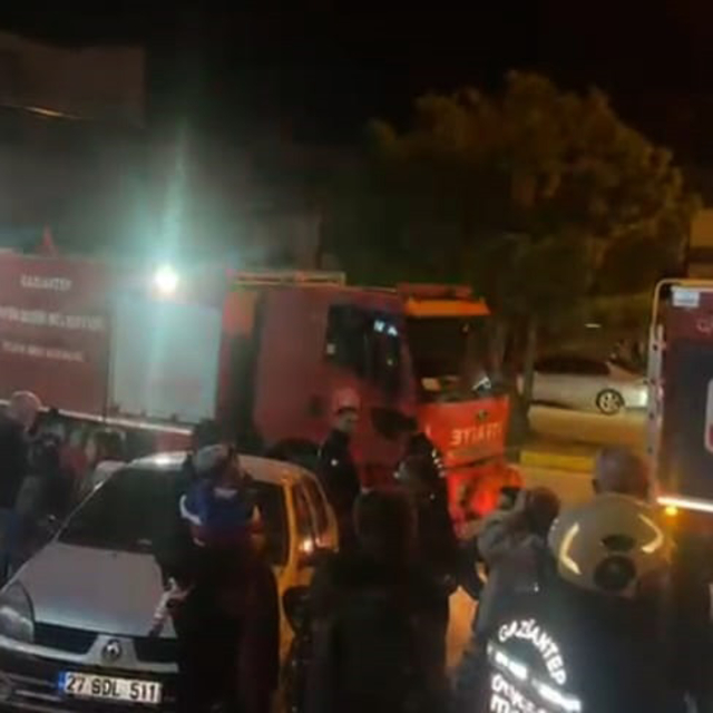 Asansörde mahsur kalan 13 yaşındaki çocuğu yönetici kurtardı