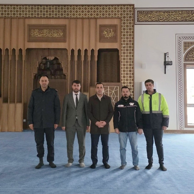 Kaymakam Algın, deprem konutları camisini inceledi