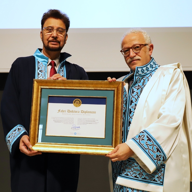 NEÜ'de Afzal Khan'a Fahri Doktora Payesi tevcih edildi