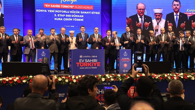 Bakan Kurum: "Biz lafla değil, eserle konuşuyoruz"
Konya'da 15 bin 200 konut ve 568 dükkanın kura çekimi yapıldı