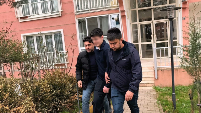 Ablasını bıçakla rehin alan 17 yaşındaki şüpheli gözaltında