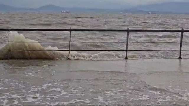 İzmir'de fırtına: Dikili'de deniz seviyesi yükseldi