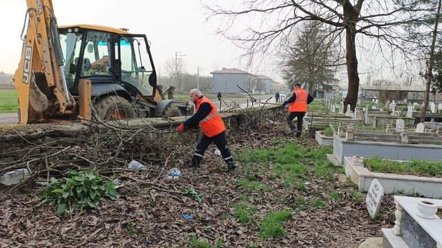 Bayrama kadar tüm mezarlıklar temizlenecek