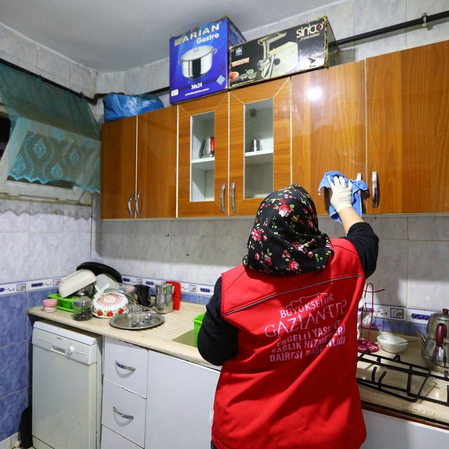 Gaziantep Büyükşehir'den Ramazan öncesi yaşlı ve engellilere kapsamlı deste...