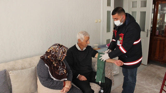 Şehitkamil'den gönüllere dokunan 'Vefa Hizmeti'
Şehitkamil'de 'Vefa Hizmeti' hayatları kolaylaştırıyor