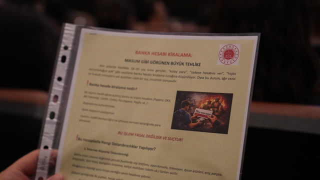 "IBAN'ımı arkadaşım istedi" savunması kurtarmıyor
Savcılardan kampüste "IBAN" dersi
"Az parayla çok para kazanma vaatlerine itibar edilmemeli.
" Hesabınızı kullandırdığınızda dosyada şüpheli olursunuz"
"Bu tür suçlar sabıka kaydınıza yansır ve ileride iş hayatınızı olumsuz etkiler"