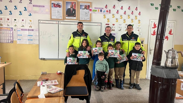 Muş'ta jandarmadan çocuklara trafik eğitimi