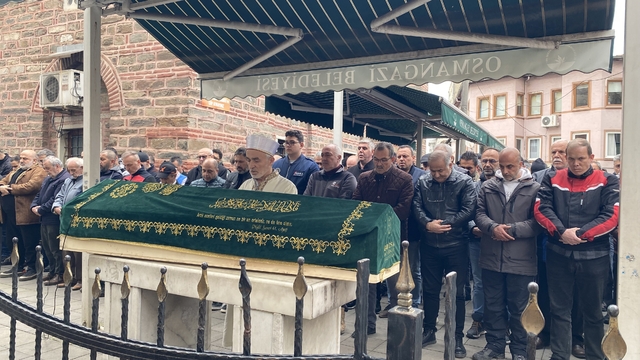 Bursa'daki feci kazada hayatını kaybeden genç adam gözyaşlarıyla uğurlandı
Bursa'da feci kazada hayatını kaybeden35 yaşındaki Murat Çağlayan ve eşi son yolculuğuna uğurlandı