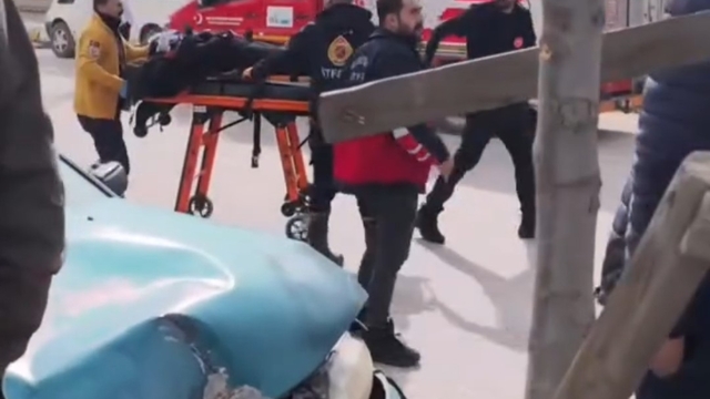 Van'da iki otomobil çarpıştı: 5 yaralı