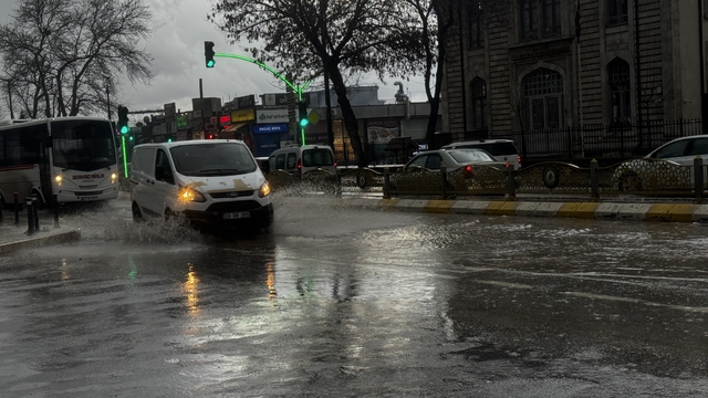 Edirne'de sağanak etkili oluyor