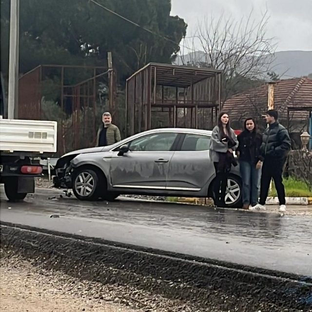 Marmaris'te otomobil ile motosiklet çarpıştı: 1 yaralı