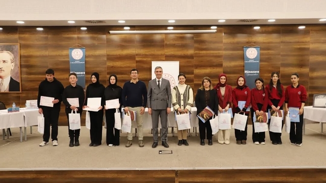 Bayburt'ta liseler arası "sosyal medya" münazarası