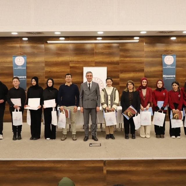 Bayburt'ta liseler arası "sosyal medya" münazarası
