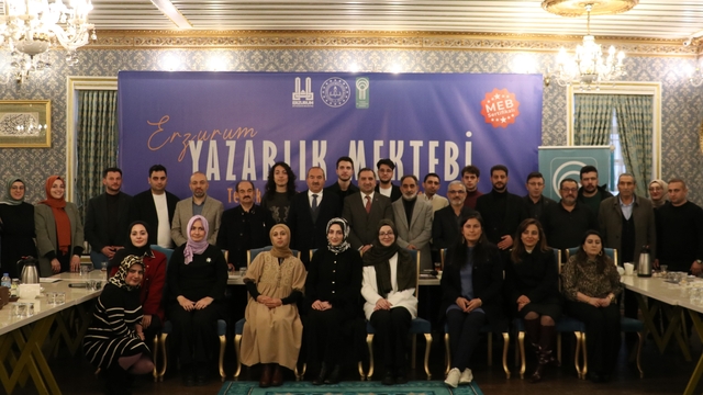Erzurum'da genç kalemler "Yazarlık Mektebi" programından sertifikalarını aldı