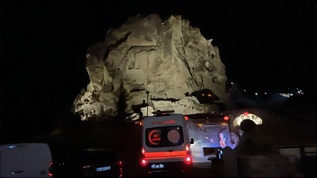 60 metrelik Uçhisar Kalesi'nde hayat kurtaran dayanışma
Rahatsızlanan yerli turiste ilk müdahaleyi yabancı turistler yaptı