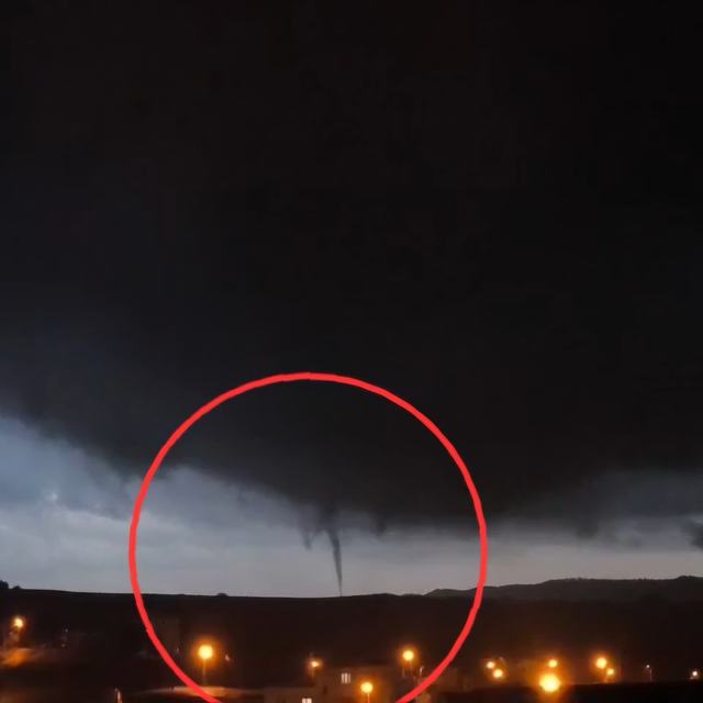 Adana'da sağanak; yollar göle döndü (2)