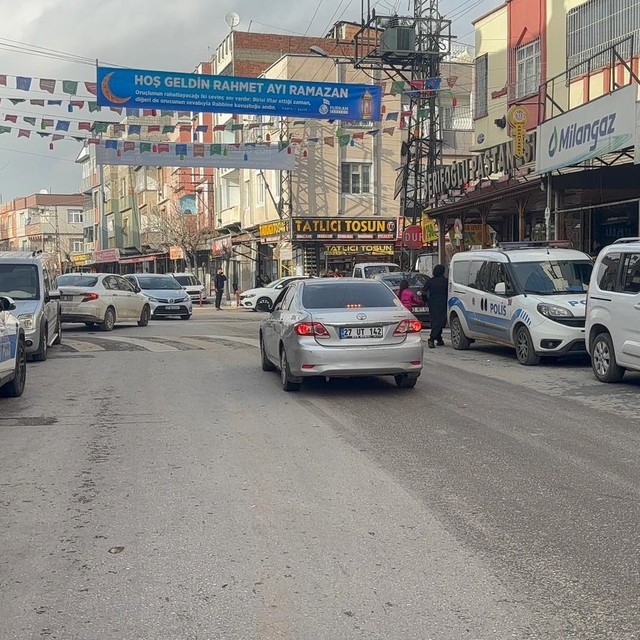 Gaziantep'te maskeli ve silahlı kuyumcu soygununda 1 kilo altın çalındı