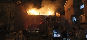 Karaman'da çatı yangını korkuttu: 3 kişi dumandan etkilendi