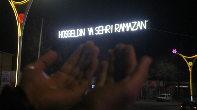 Erzincan Ramazan'a ışıklarla "hoş geldin" dedi