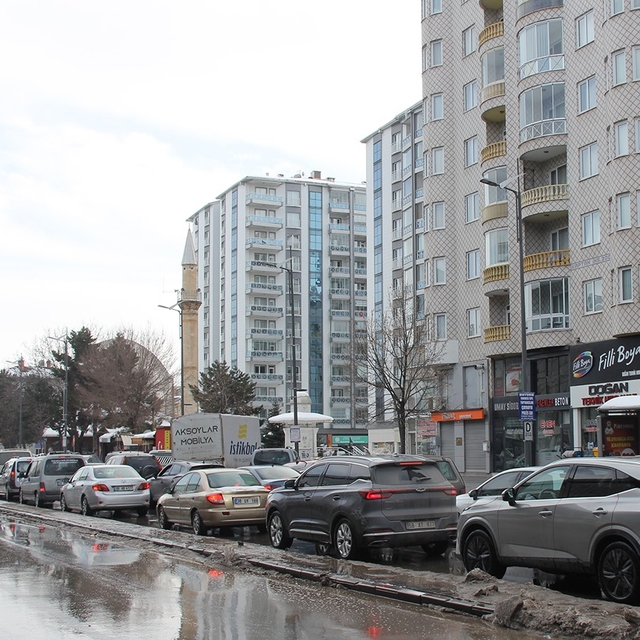 Sivas'ta yeni yılın ilk ayında 733 araç daha trafiğe girdi
Sivas'ta 2025'in...