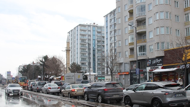 Sivas'ta yeni yılın ilk ayında 733 araç daha trafiğe girdi
Sivas'ta 2025'in Aralık ayında 217 bin 26 olan motorlu kara taşıtı sayısı 2026'nın Ocak ayında 217 bin 759'a yükseldi