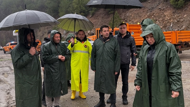 Başkan Özen'den heyelan uyarısı: "Zorunlu olmadıkça yola çıkmayın"