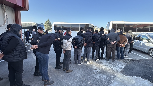 Adana merkezli usulsüz reçeteli ilaç satışı operasyonunda 34 zanlı tutuklandı