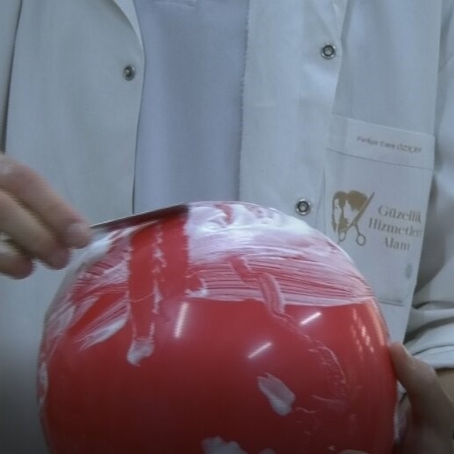 Köpüklü balonu patlatmadan, jiletle tıraş ederek sınavı geçiyorlar
Bursa'da...