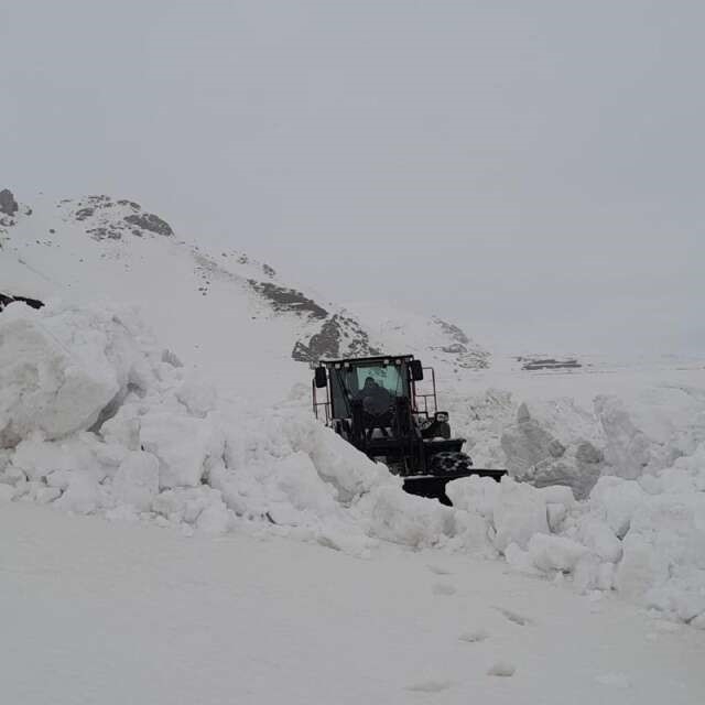 Hakkari'de 79 yerleşim yerinin yolu ulaşıma kapandı