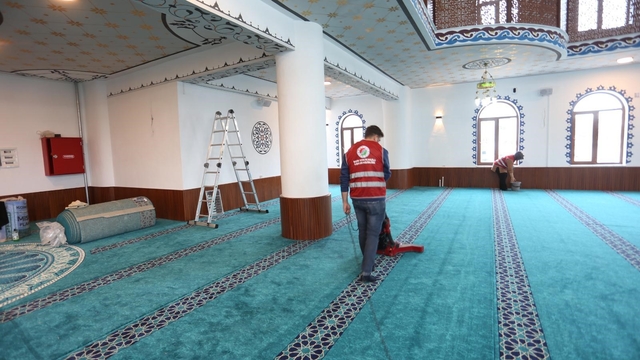 Kepez'de camiler Ramazan'a hazırlandı