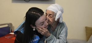 101 yaşındaki hastaya evde özel bakım