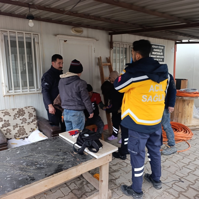 Matkapla elini delen işçi yaralandı