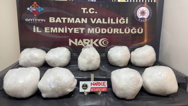 Batman'da yağ tenekelerine gizlenmiş vaziyette 45 kilo metamfetamin ele geçirildi