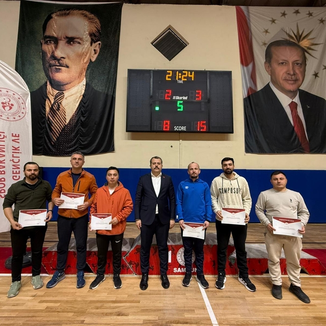 Tıp Bayramı Voleybol Turnuvası'nda kupa ve madalyalar sahiplerini buldu