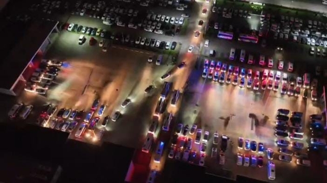 Bursa'da 700 polisle şafak operasyonu...Camdan uyuşturucuyu böyle atmak istedi
İHA ve Özel harekat destekli  dev operasyon Kilo kilo uyuşturucu ele geçirildi, 59 kişi tutuklandı
Şafak baskınıyla Bursa merkezli narkotik ağına darbe vuruldu : 700 polisli dev operasyonda 59 tutuklama