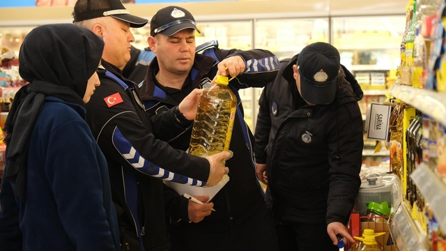 Altıeylül zabıtasından ramazan öncesi sıkı denetim
Altıeylül zabıtasından marketten pazara her noktada kontrol