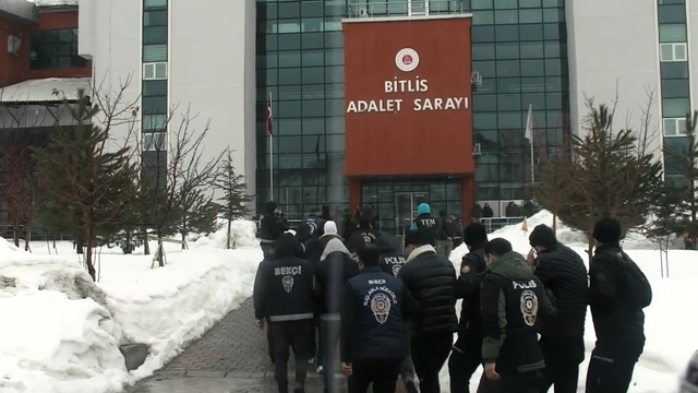 Bitlis merkezli 4 ilde yasa dışı bahis ve dolandırıcılık operasyonu; 24 tutuklama