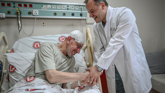 Parkinsonla 10 yıllık mücadelede "beyin pili" umut oldu