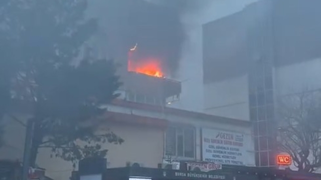 Bursa'da yangın; 1 daire kullanılamaz hale geldi