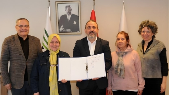 Edirneli kadınların emeği 'Bal Rotası' ile dünyaya açılıyor
Kadın emeğiyle 4 milyon 985 bin TL'lik kırsal kalkınma hamlesi başlatıldı