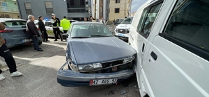 Polisten kaçan 14 yaşındaki sürücü minibüse çarpınca yakalandı